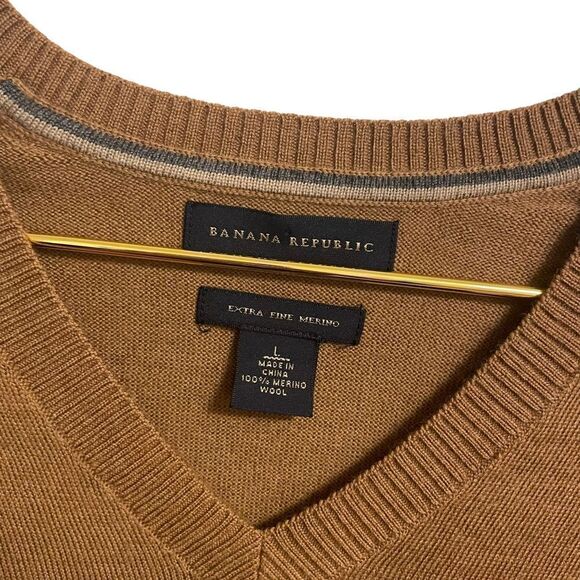 Banana Republic Extra Fine Merino Wool Brown Lightweight V Neck Sweater Size L - Picture 3 of 10
